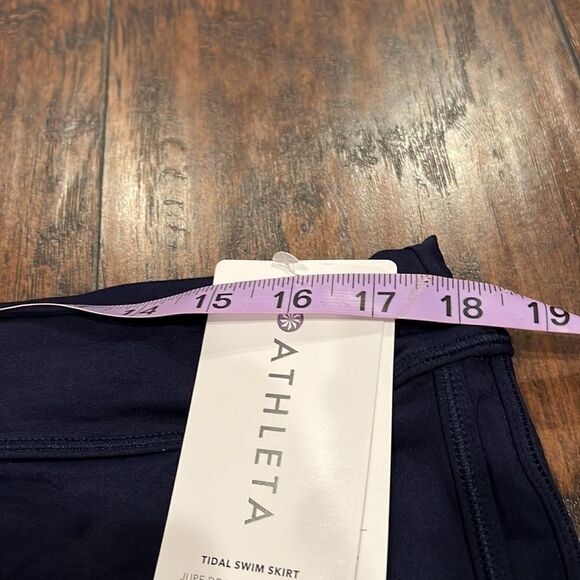 NWT Athleta Tidal Skirt dark navy size L  semi-fitted , swim fabric is smooth - Picture 3 of 8